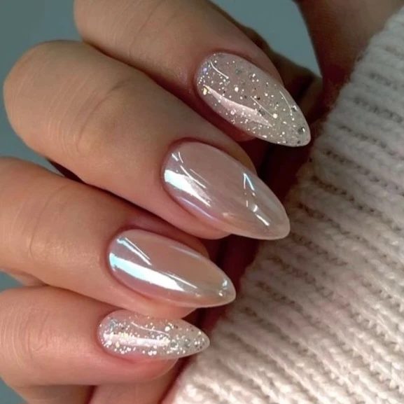 Маникюр и педикюр 23