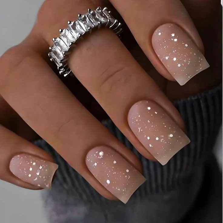 Маникюр и педикюр 27