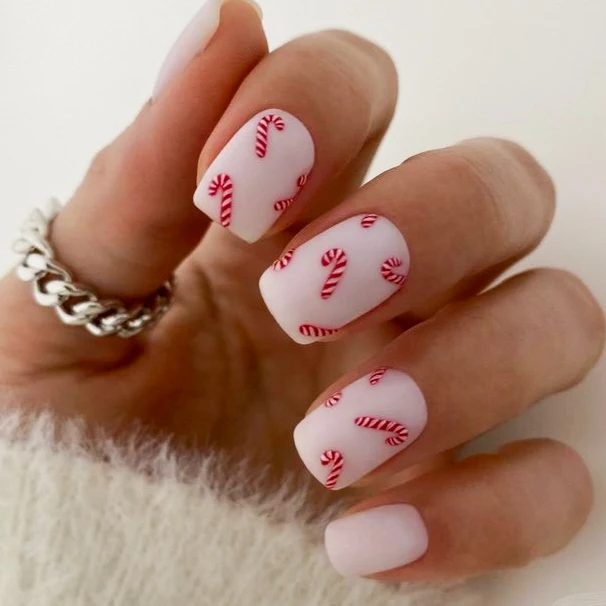 Маникюр и педикюр 28