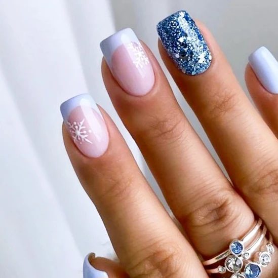 Маникюр и педикюр 30