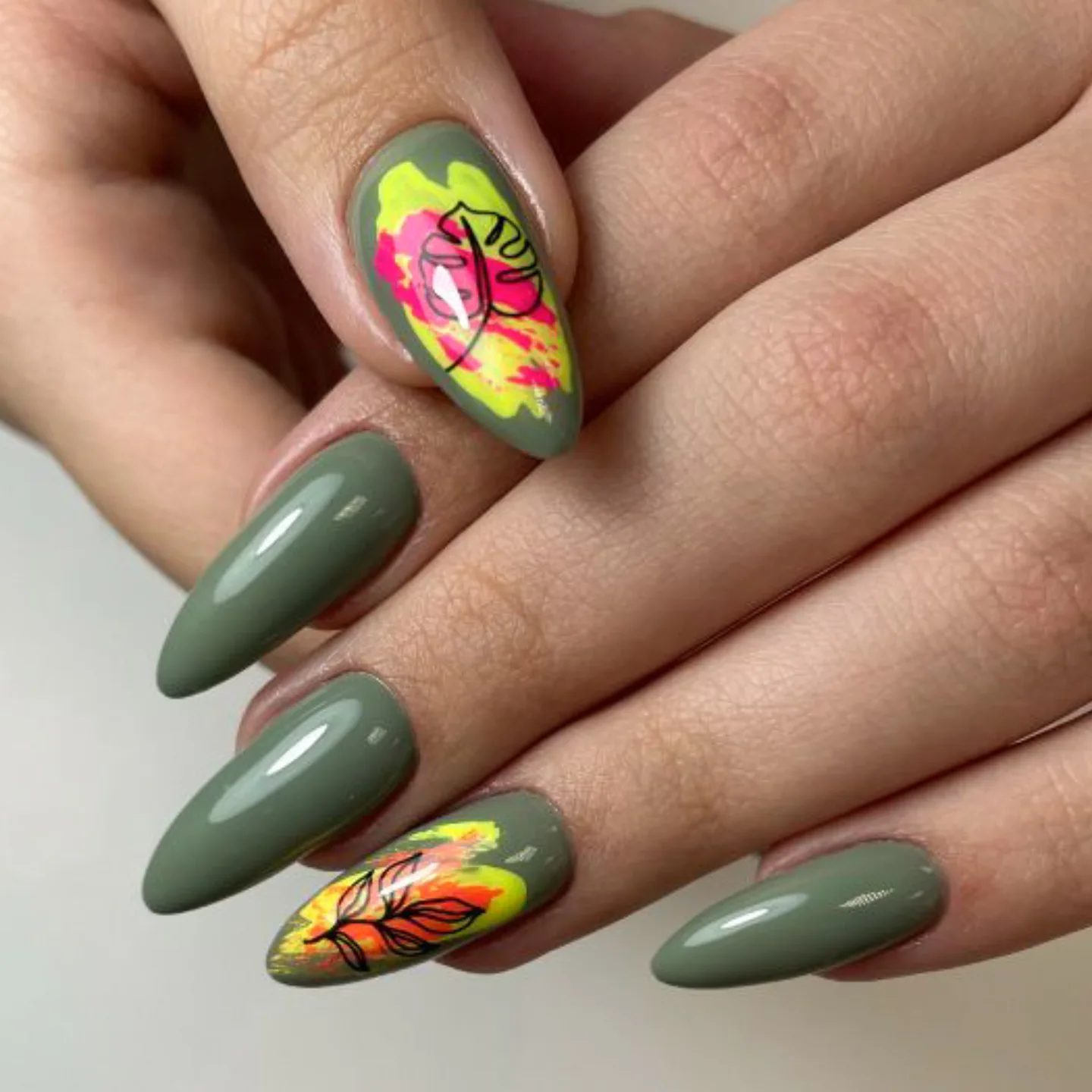 Маникюр и педикюр 38