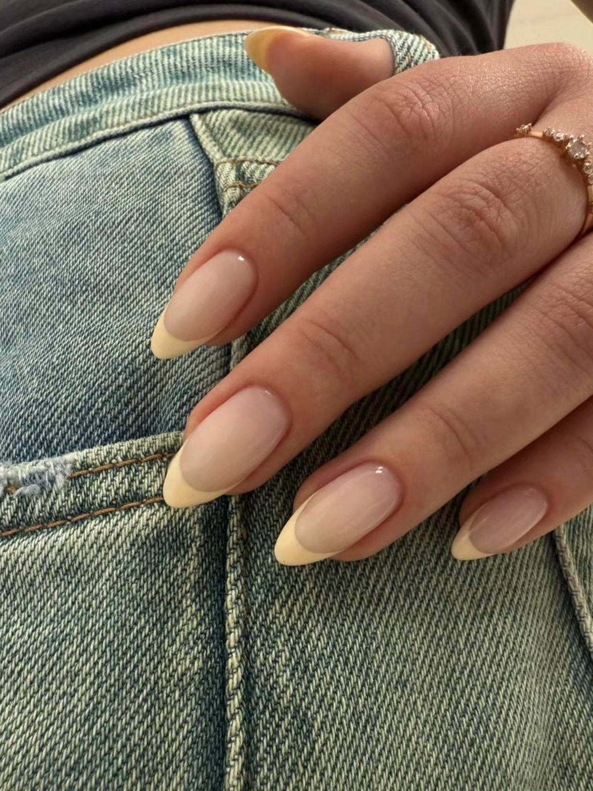 Маникюр и педикюр 49