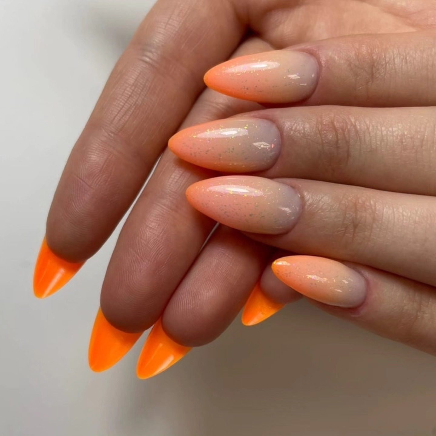 Маникюр и педикюр 53