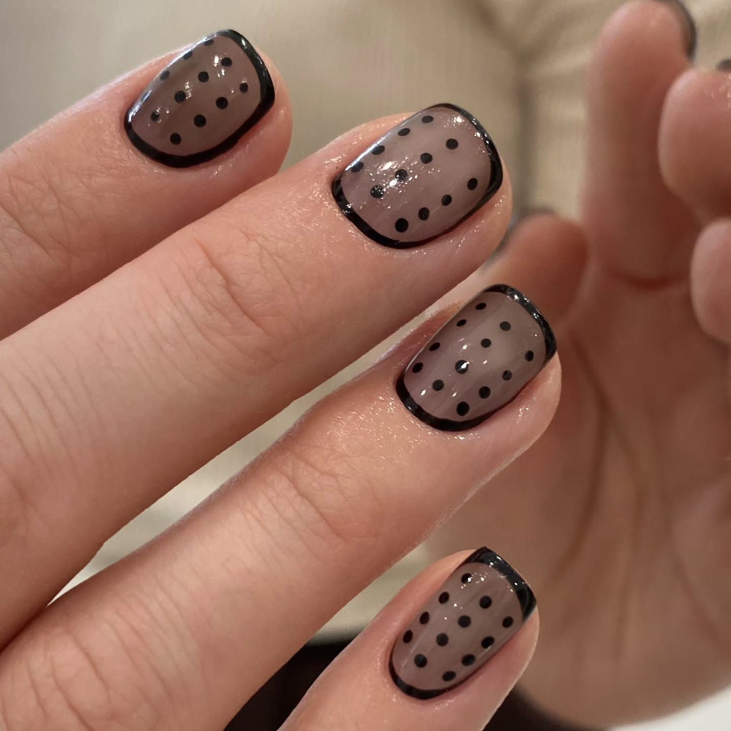 Маникюр и педикюр 55