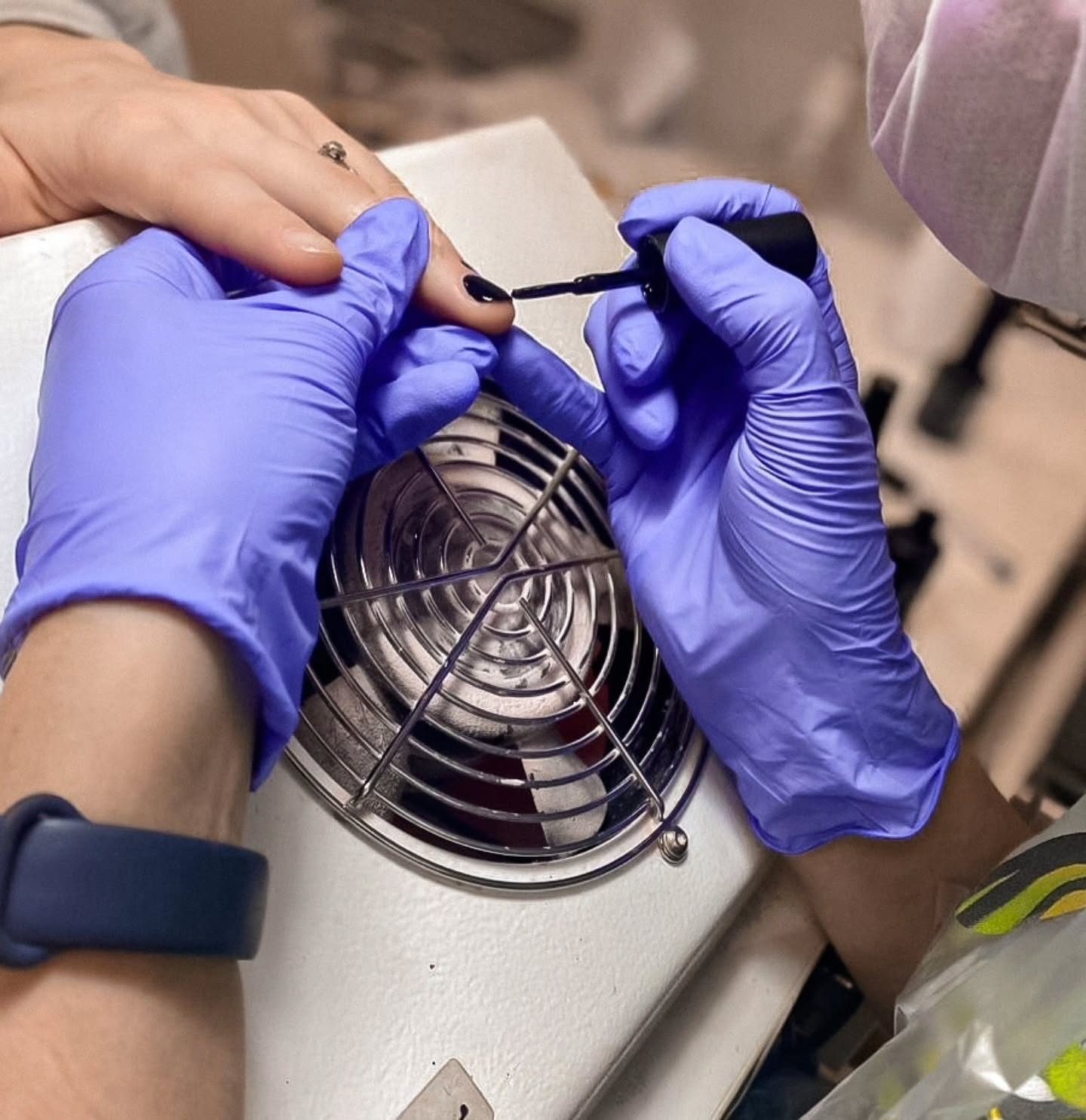 Маникюр и педикюр 57