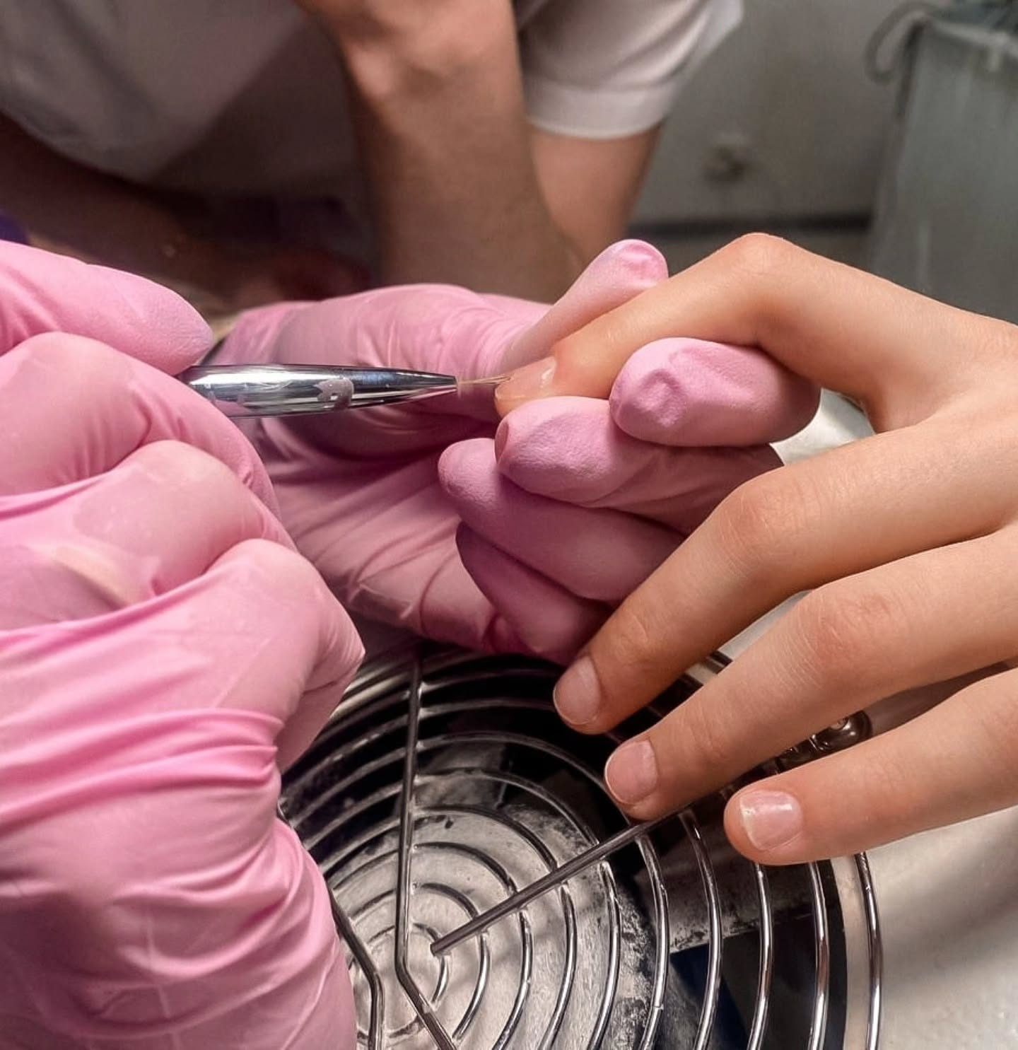 Маникюр и педикюр 58