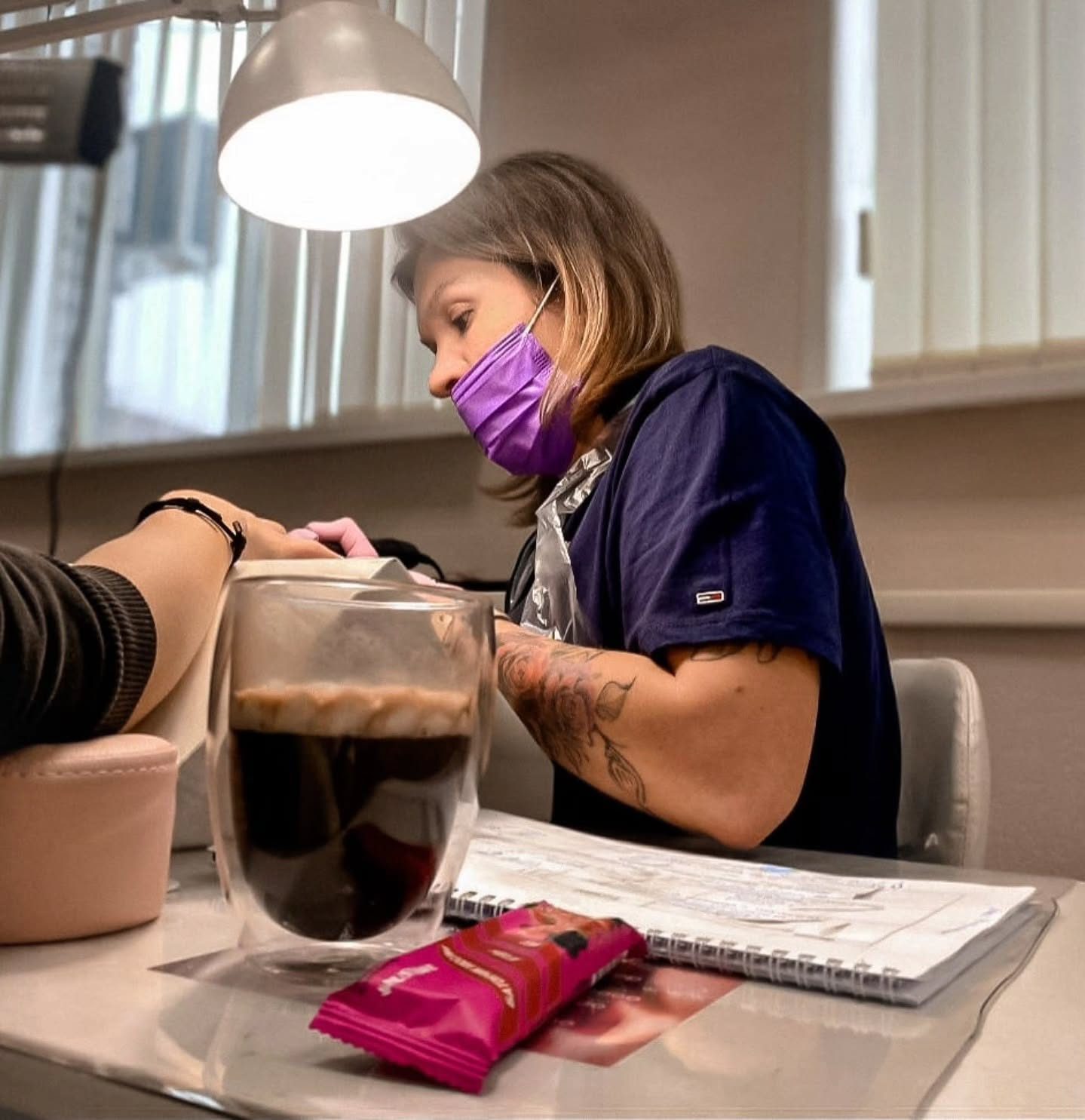 Маникюр и педикюр 59