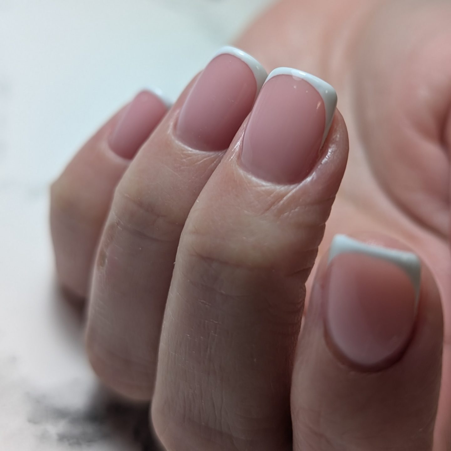 Маникюр и педикюр 60