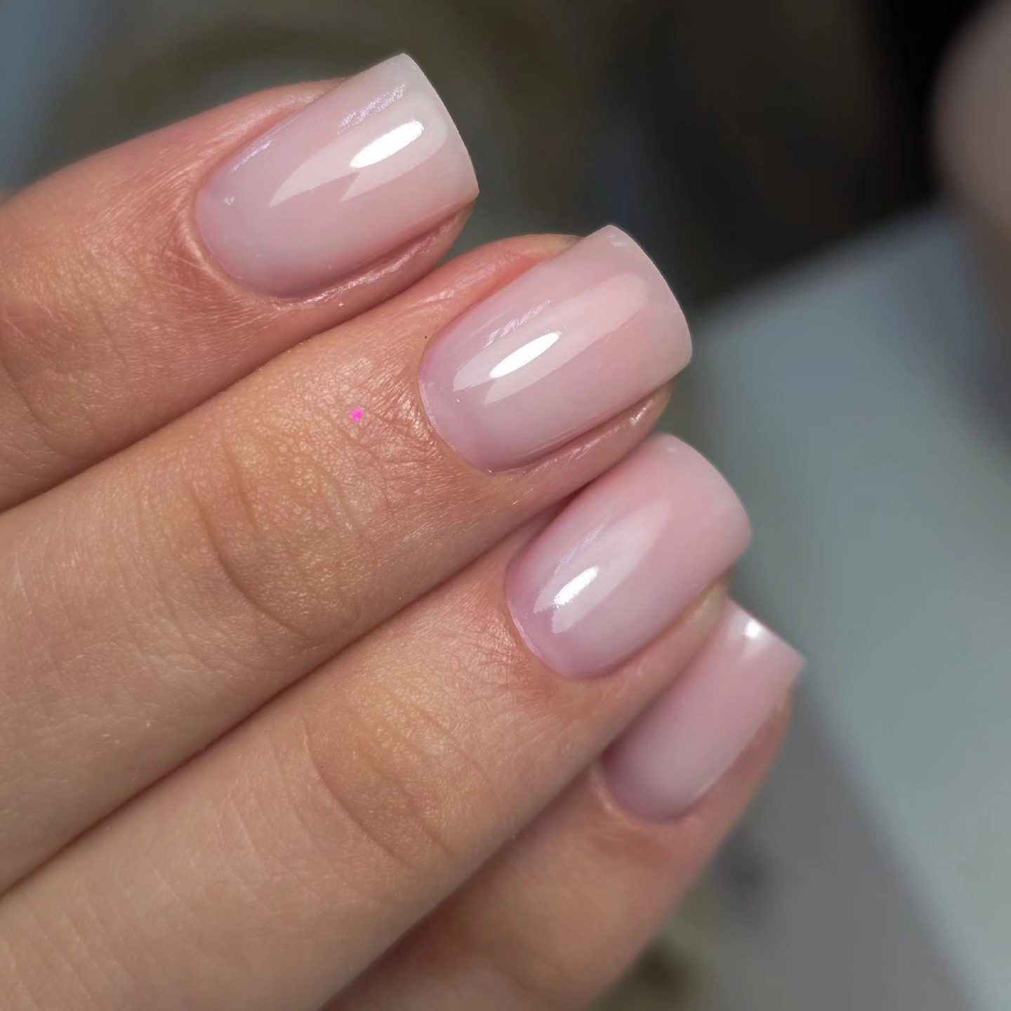 Маникюр и педикюр 63