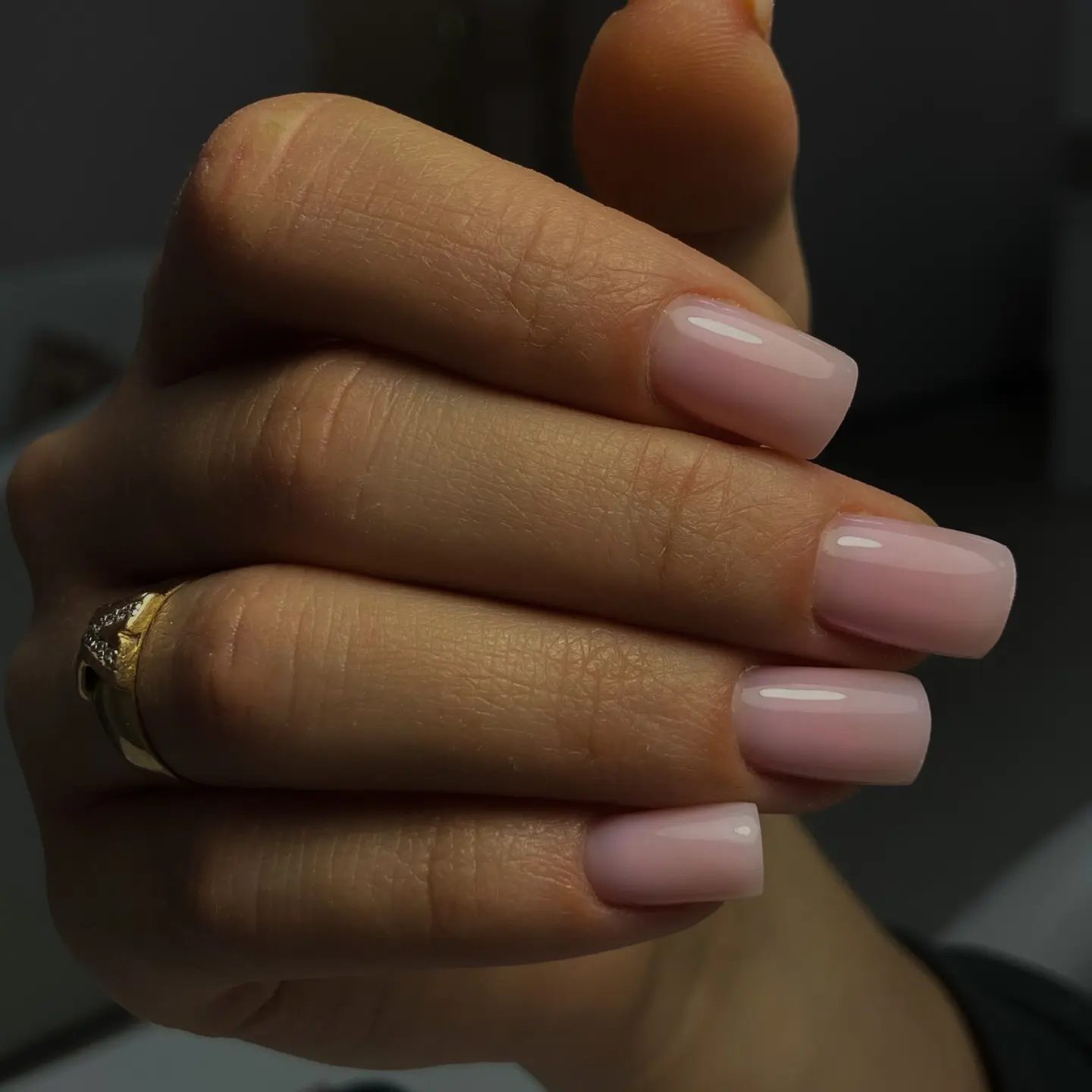 Маникюр и педикюр 64