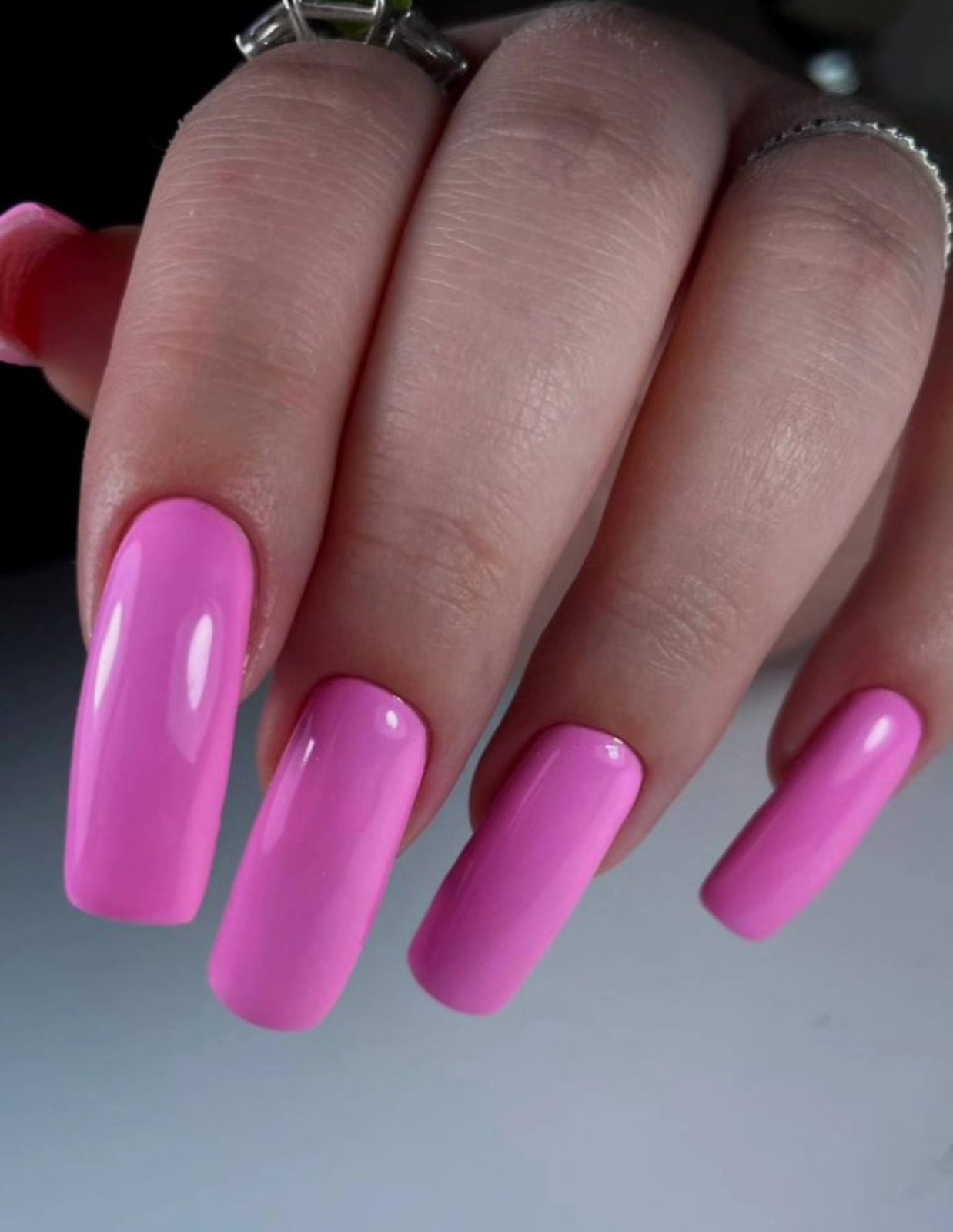 Маникюр и педикюр 65